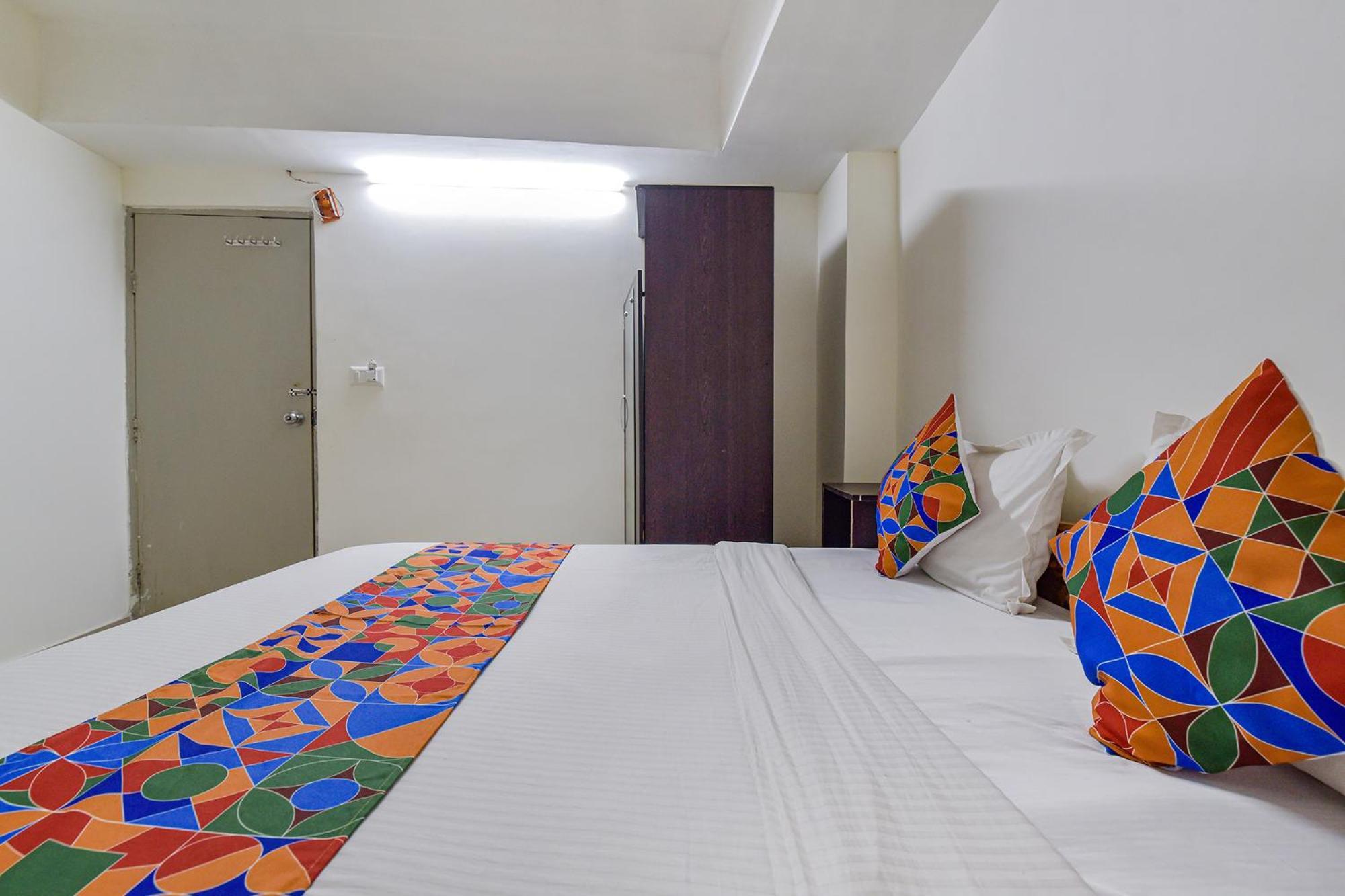 Hotel O Himalaya Inn Amhedabad Dış mekan fotoğraf