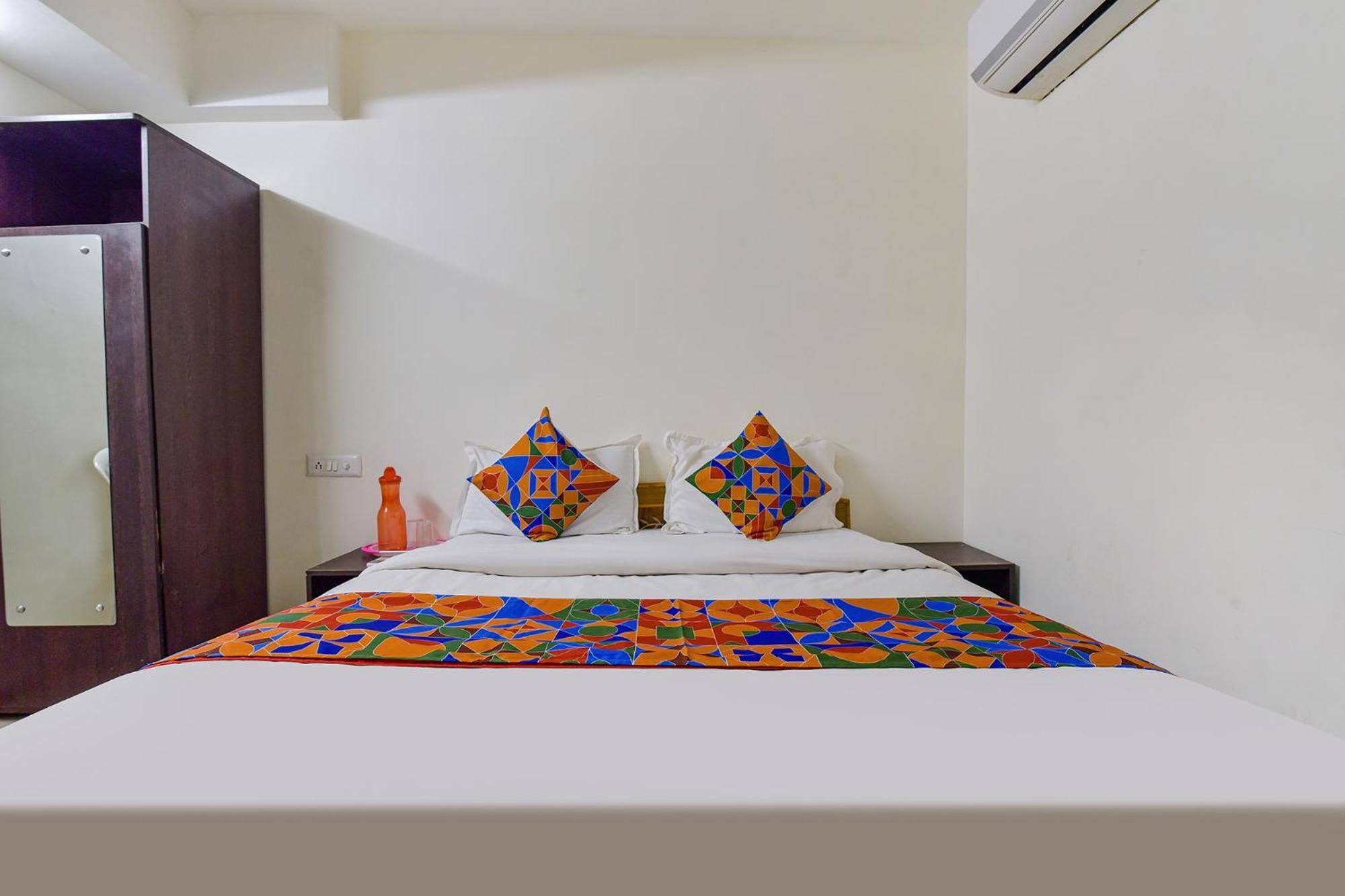 Hotel O Himalaya Inn Amhedabad Dış mekan fotoğraf